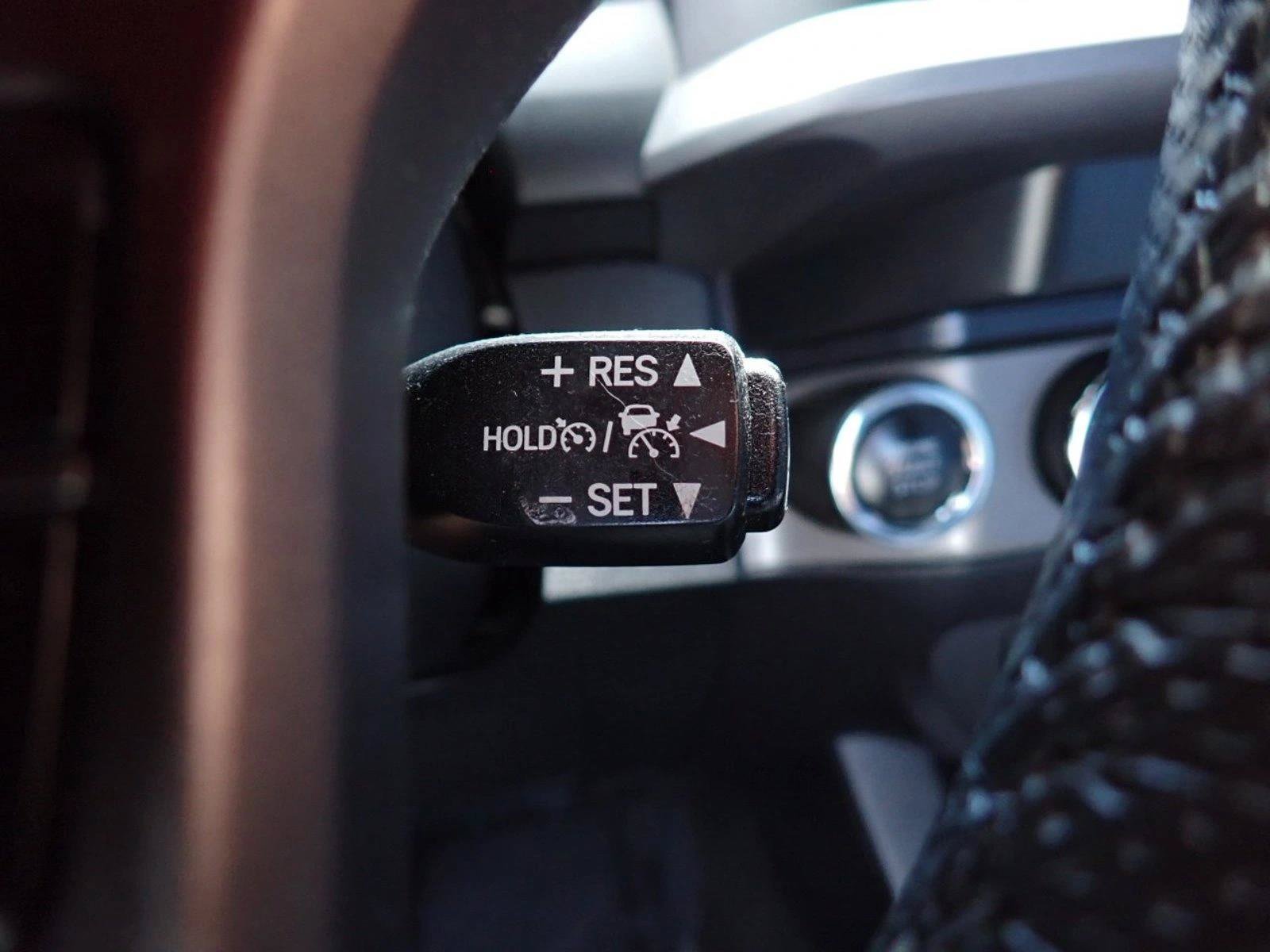 Used 2021 Toyota Tacoma TRD Off-Road w/ Technology Package AWD/4WD image 17