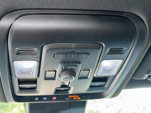 Used 2024 GMC Yukon XL Denali RWD image 19