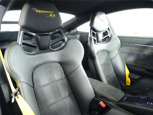 Used 2019 Porsche 911 GT2 RS image 40