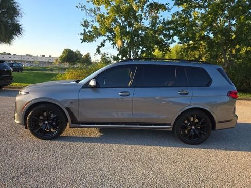 Used 2024 BMW X7 xDrive40i w/ Executive Package AWD/4WD image 2