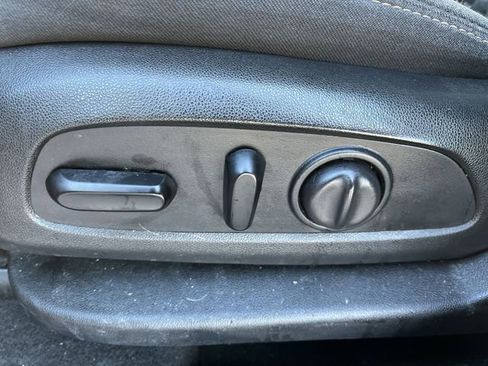 Used 2018 Chevrolet Equinox LT image 16