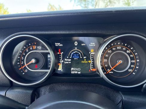 Used 2018 Jeep Wrangler Unlimited Sahara AWD/4WD image 23