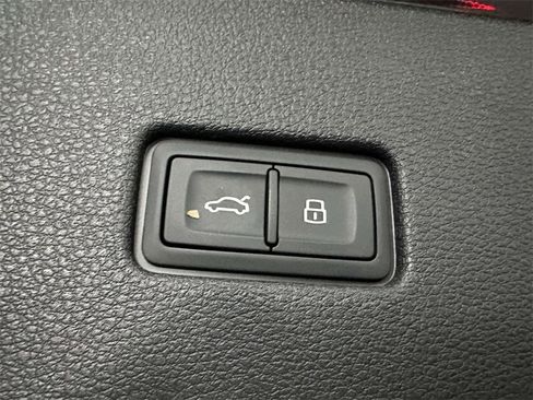 Used 2025 Audi Q8 Premium Plus w/ Premium Plus Package image 10