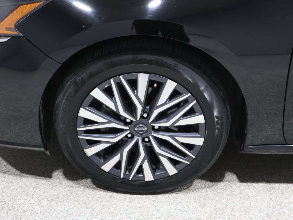 Used 2025 Nissan Altima 2.5 SV FWD image 8