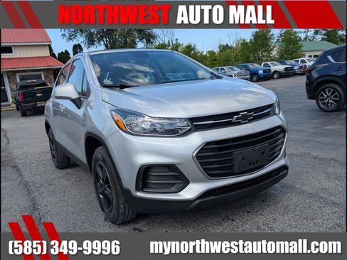 Used 2018 Chevrolet Trax LS AWD/4WD image 1