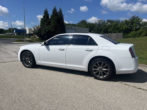 Used 2014 Chrysler 300 S AWD/4WD image 9
