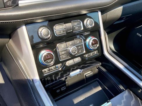 Used 2023 GMC Yukon Denali w/ Denali Reserve Package AWD/4WD image 31