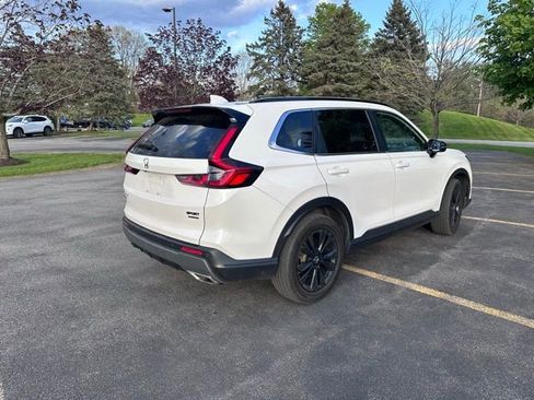 Used 2024 Honda CR-V Sport Touring image 3
