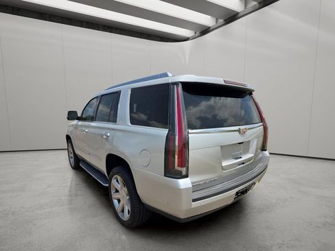 Used 2019 Cadillac Escalade Luxury AWD/4WD image 3