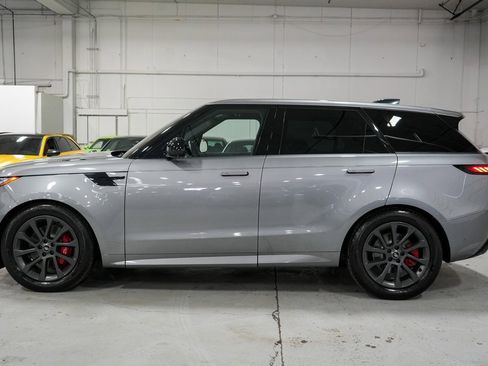 Used 2023 Land Rover Range Rover Sport SE Dynamic image 2
