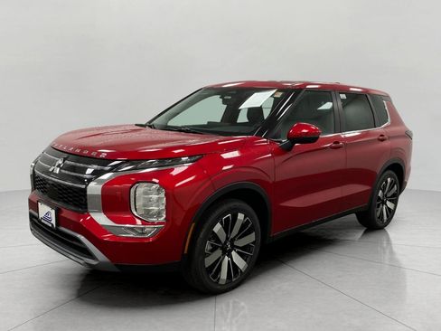 New 2025 Mitsubishi Outlander SE image 9