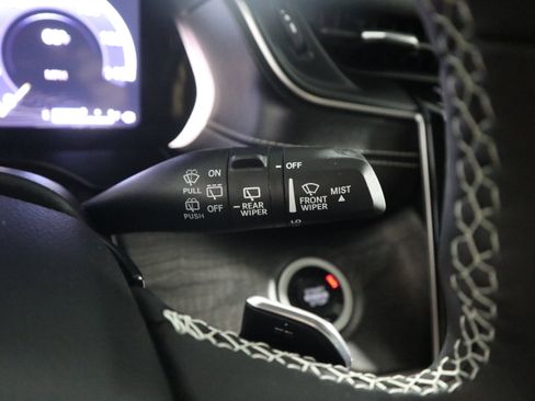 Used 2023 Jeep Grand Cherokee Limited w/ Black Appearance Package AWD/4WD image 27