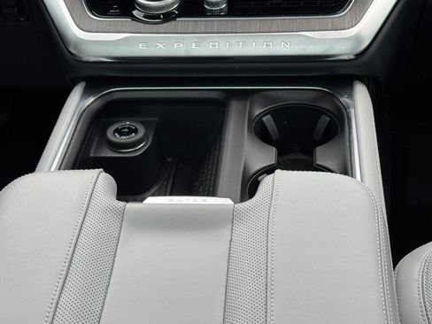 Certified 2025 Ford Expedition Max Platinum w/ Platinum Ultimate Package AWD/4WD image 15
