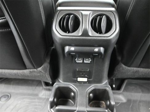 Used 2023 Jeep Gladiator Overland image 29