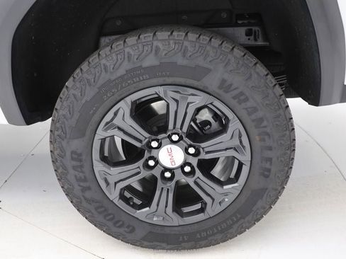 Used 2024 GMC Canyon Elevation w/ Trailering Package image 17