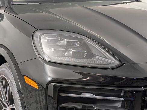 New 2026 Porsche Cayenne Coupe AWD/4WD image 15