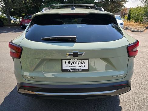 Used 2025 Chevrolet Trax ACTIV w/ Sunroof Package FWD image 5