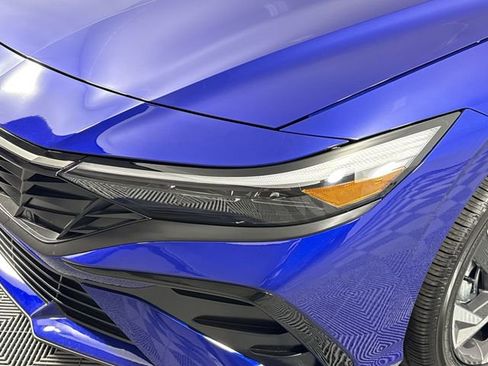 Used 2025 Hyundai Elantra Limited FWD image 43