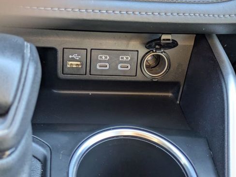 Used 2023 Toyota Highlander L image 17