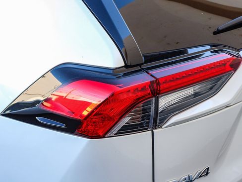 Used 2025 Toyota RAV4 SE image 12