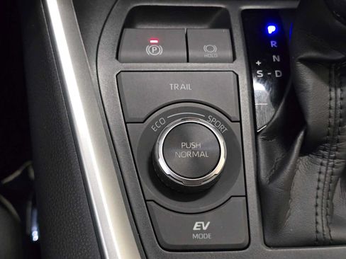 Certified 2022 Toyota RAV4 XLE w/ Convenience Package AWD/4WD image 16