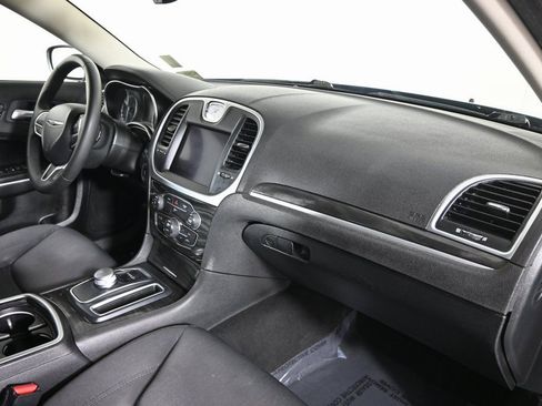 Used 2022 Chrysler 300 Touring w/ Sport Appearance Package image 14