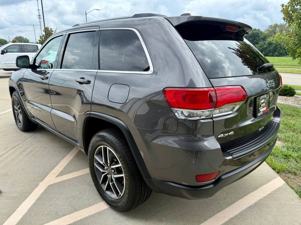 Used 2019 Jeep Grand Cherokee Laredo w/ Laredo X Package AWD/4WD image 6