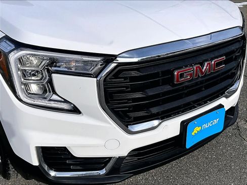 Used 2024 GMC Terrain SLE image 31