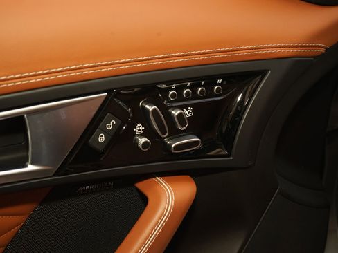 Used 2017 Jaguar F-TYPE SVR AWD/4WD image 28