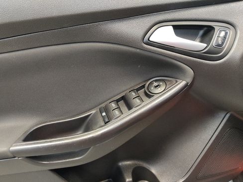 Used 2017 Ford Focus SE FWD image 27