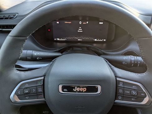 Used 2025 Jeep Compass Limited w/ High Altitude Package image 30