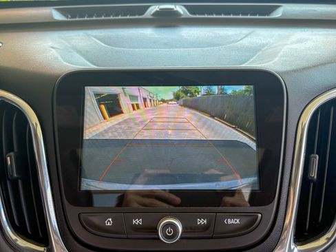 Used 2018 Chevrolet Equinox LT w/ Sun & Infotainment Package FWD image 13