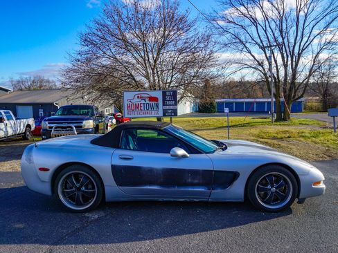 Used 2001 Chevrolet Corvette Convertible w/ Preferred Equipment Group2 image 2