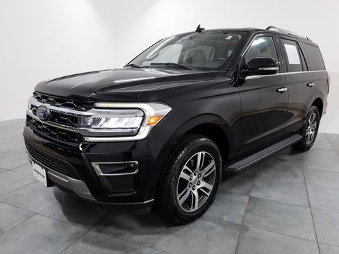Used 2024 Ford Expedition Limited image 3