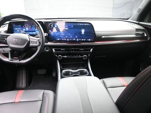 Used 2026 Chevrolet Traverse RS FWD image 9