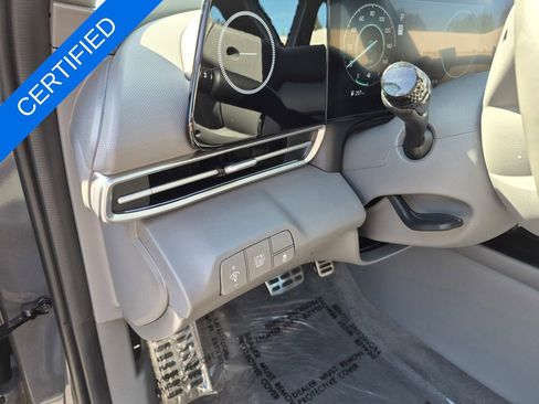 Used 2025 Hyundai Elantra SEL image 12