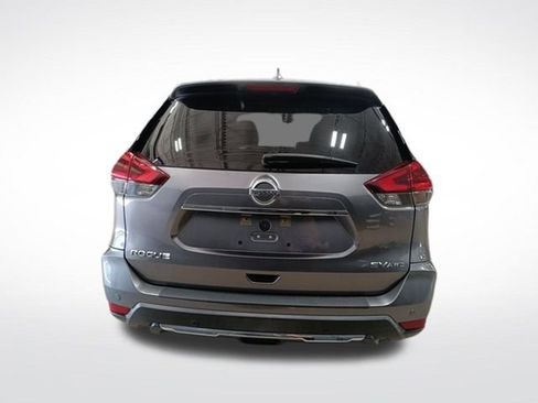 Used 2019 Nissan Rogue SV image 4