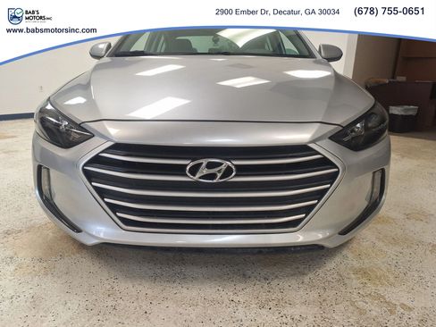 Used 2017 Hyundai Elantra SE w/ SE A/T Tech Package 03 FWD image 2
