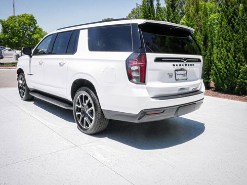 Used 2024 Chevrolet Suburban RST RWD image 8