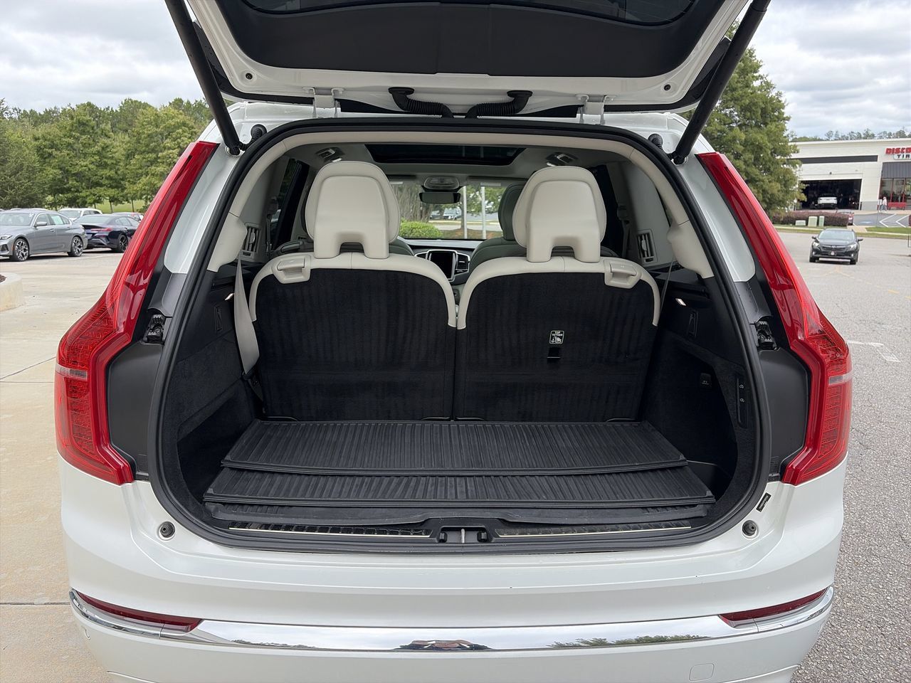 Used 2023 Volvo XC90 T8 Ultimate AWD/4WD image 35