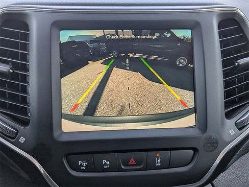 Used 2023 Jeep Cherokee Altitude Lux image 17