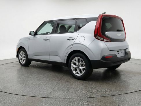 Used 2025 Kia Soul LX w/ LX Technology Package FWD image 6