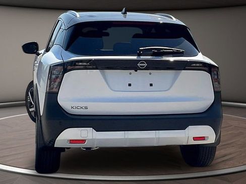 New 2026 Nissan Kicks SV w/ SV Premium Package FWD image 4