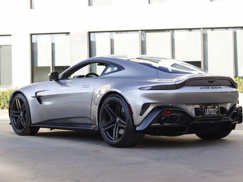 Used 2025 Aston Martin V8 Vantage Coupe RWD image 2