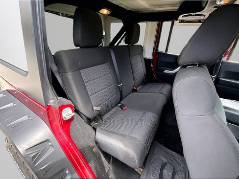 Used 2012 Jeep Wrangler Unlimited Sahara AWD/4WD image 22