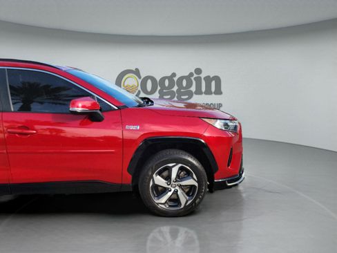 Used 2021 Toyota RAV4 SE w/ Weather & Moonroof Package AWD/4WD image 31