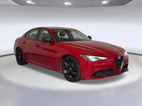 Used 2019 Alfa Romeo Giulia w/ Nero Edizione RWD image 6