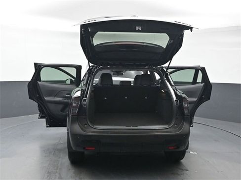 Used 2025 Nissan Kicks SR image 50