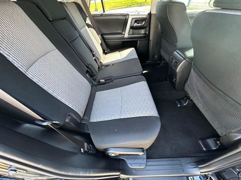 Used 2017 Toyota 4Runner SR5 AWD/4WD image 12