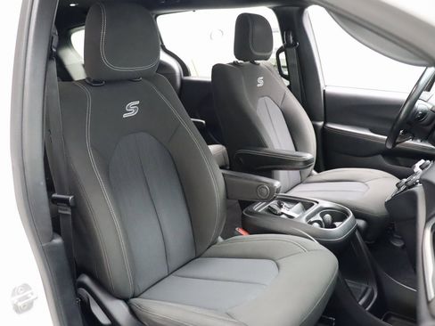 Used 2020 Chrysler Pacifica Touring w/ S Appearance Package image 20